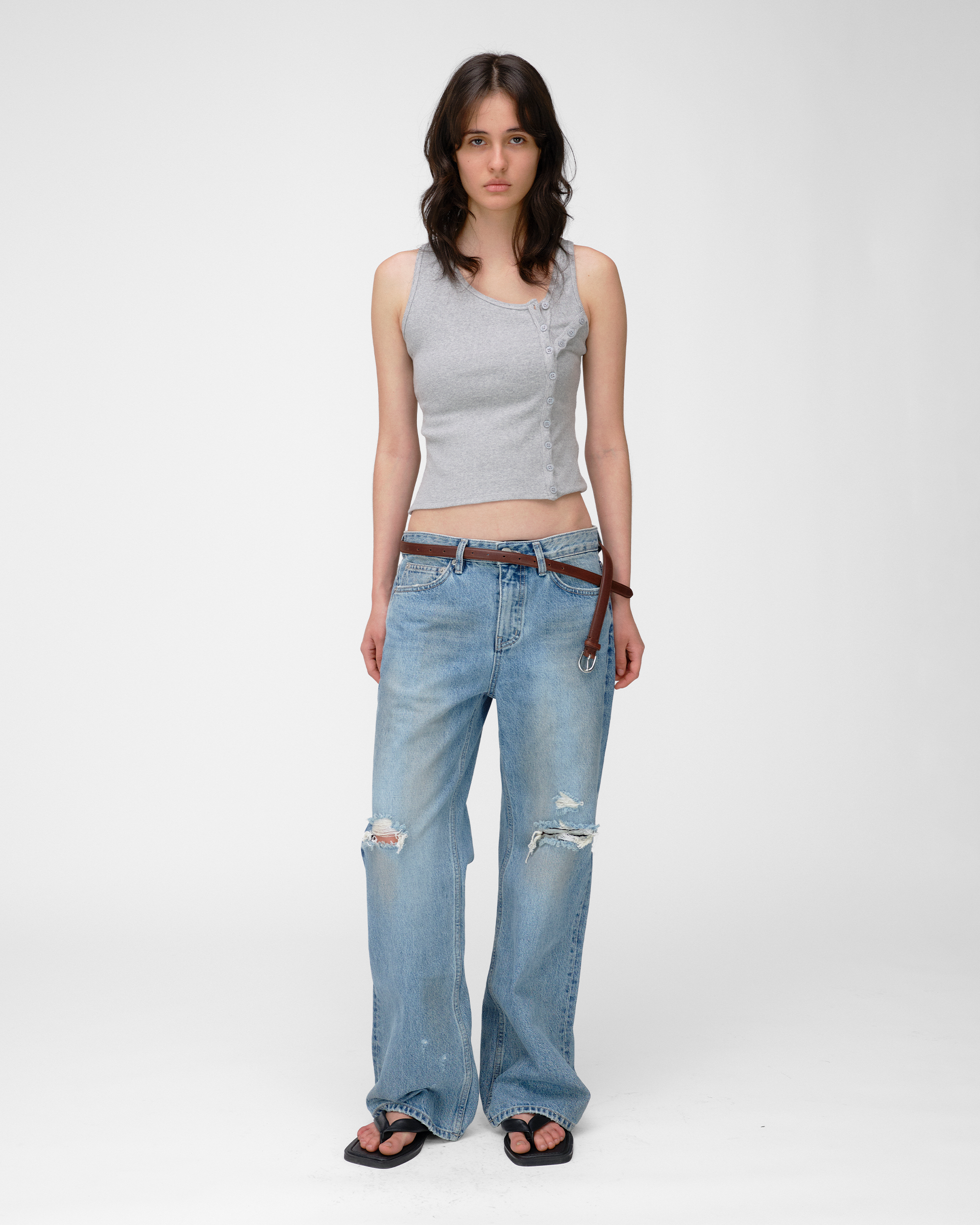 DAMAGED STRAIGHT JEANS