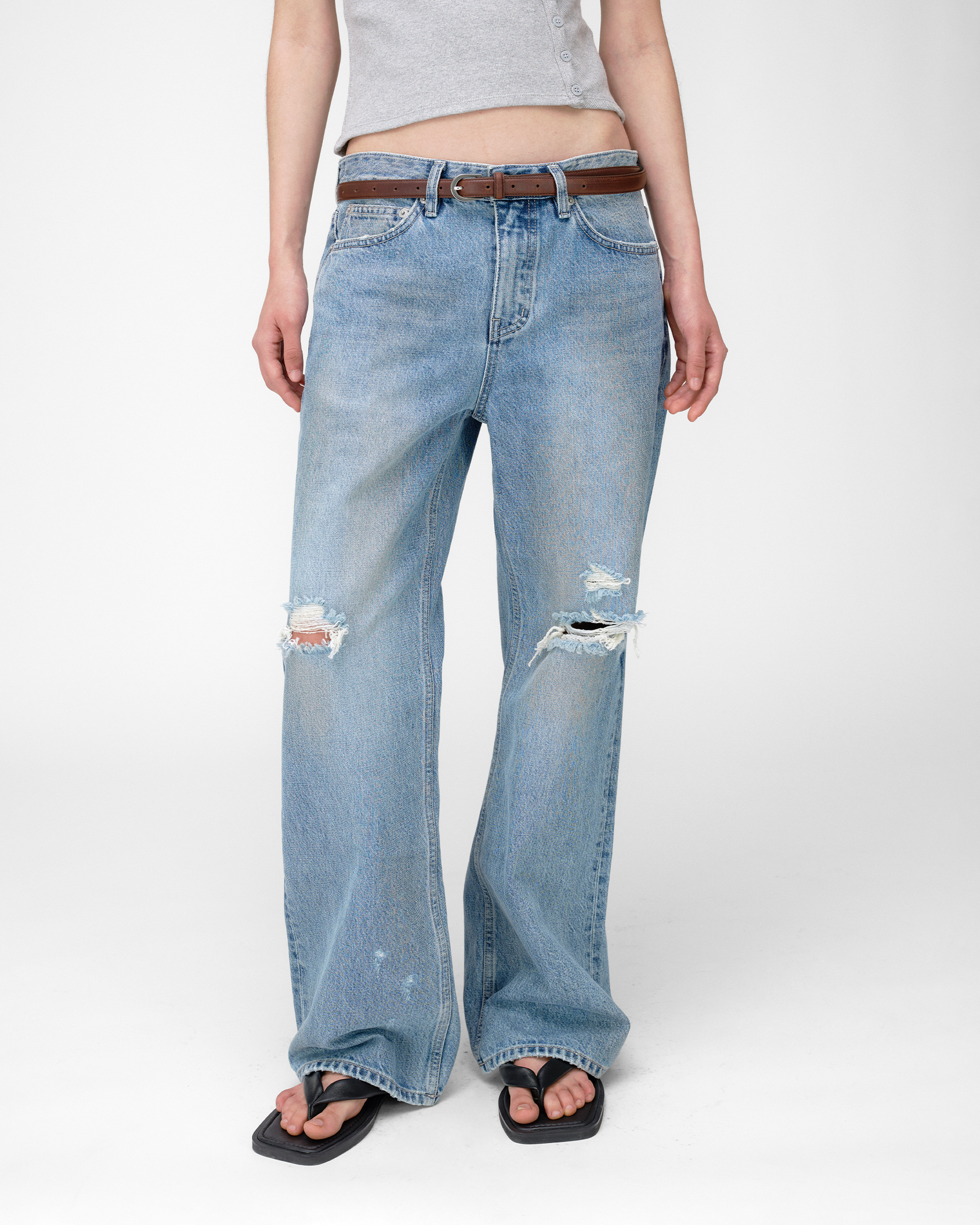 DAMAGED STRAIGHT JEANS